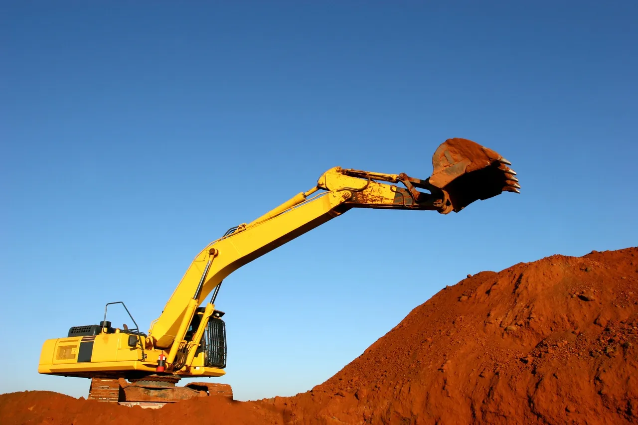 Excavator equipment representing smart equipment finance and leasing for Canadian businesses.